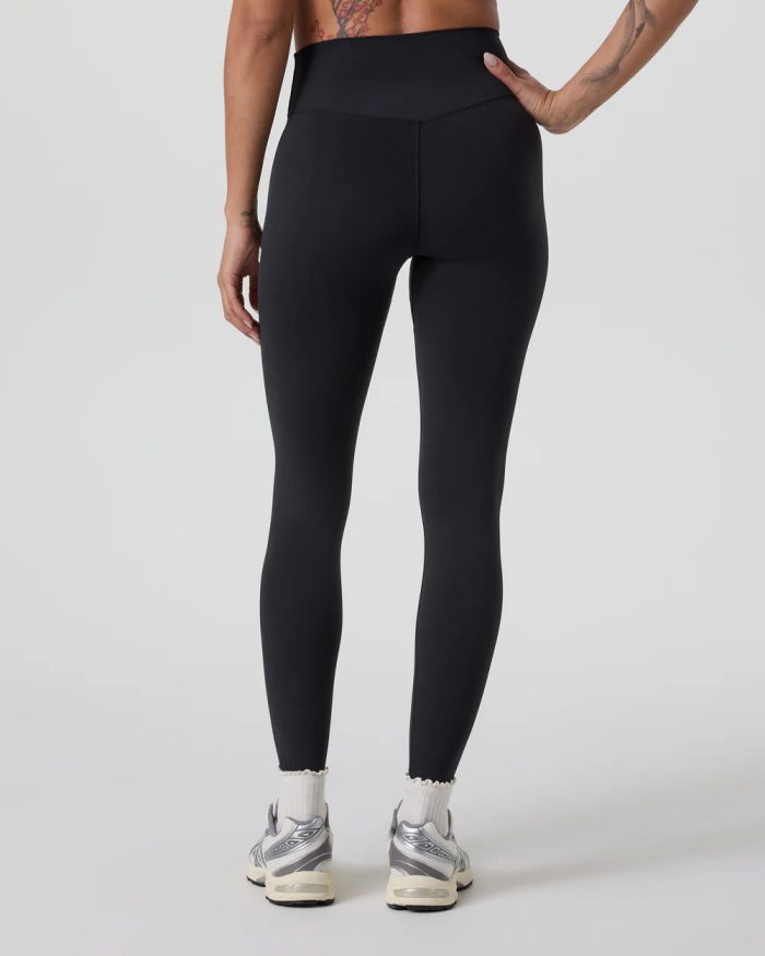 Vuori AllTheForm? Legging- Short - Image 3
